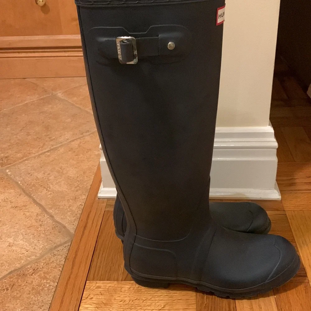 Hunter Women’s Rain Boots in Navy Size 7 - Picture 4 of 7